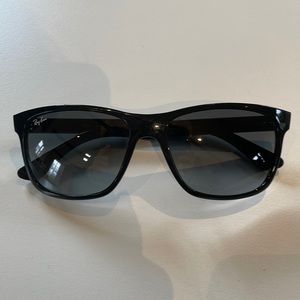 Women’s Ray Ban sunglasses